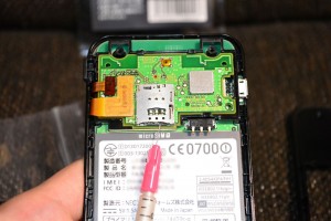 導電性接着剤を基板に塗る