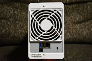 DS215J本体後方写真