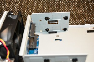 DS215J本体内部の端子・ソケット部分