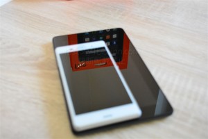 Kindle FireとXperia Z3の比較写真