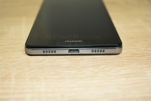 P8 lite下部画像