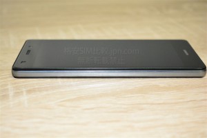P8 lite左側面画像