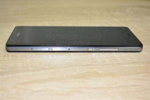 P8 lite右側面画像