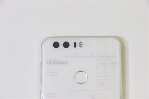 honor8本体_カメラ・指紋認証部分と保護フィルム