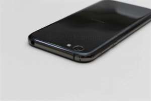 AQUOS R_本体上部の質感1