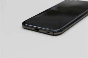 AQUOS R_本体底面の質感1