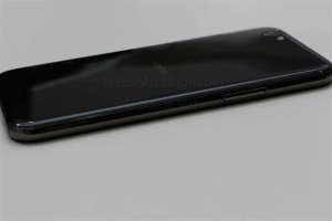 AQUOS R_本体左側面の質感1