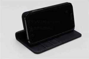AQUOS R手帳型ケース_立てかけも可能