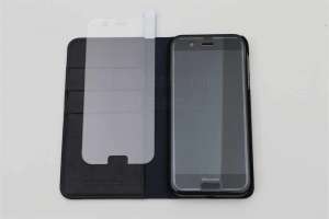 AQUOS R手帳型ケース_ガラスフィルムのサイズ感の比較