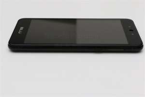 BLU GRAND X LTE_本体右側面